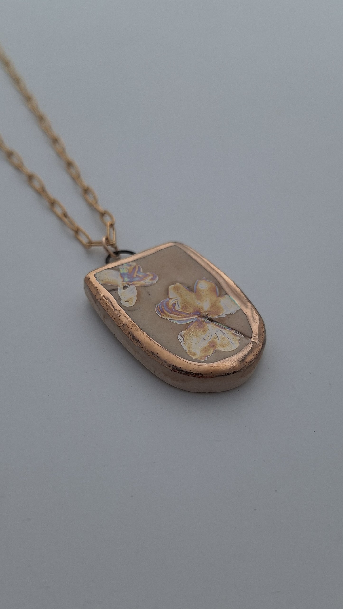 Opalescent Clover Necklace - Ceramic - Gold