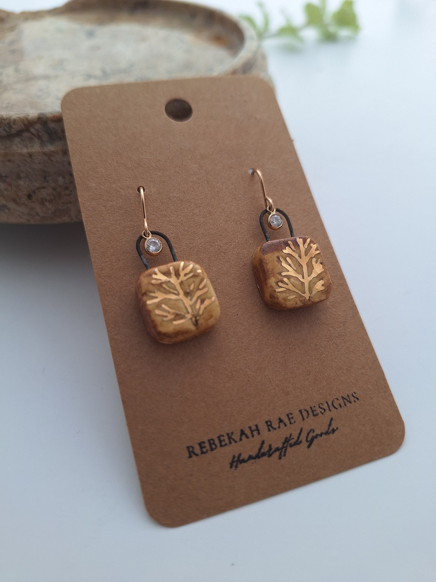 Wild Carrot Ceramic Earrings - gold