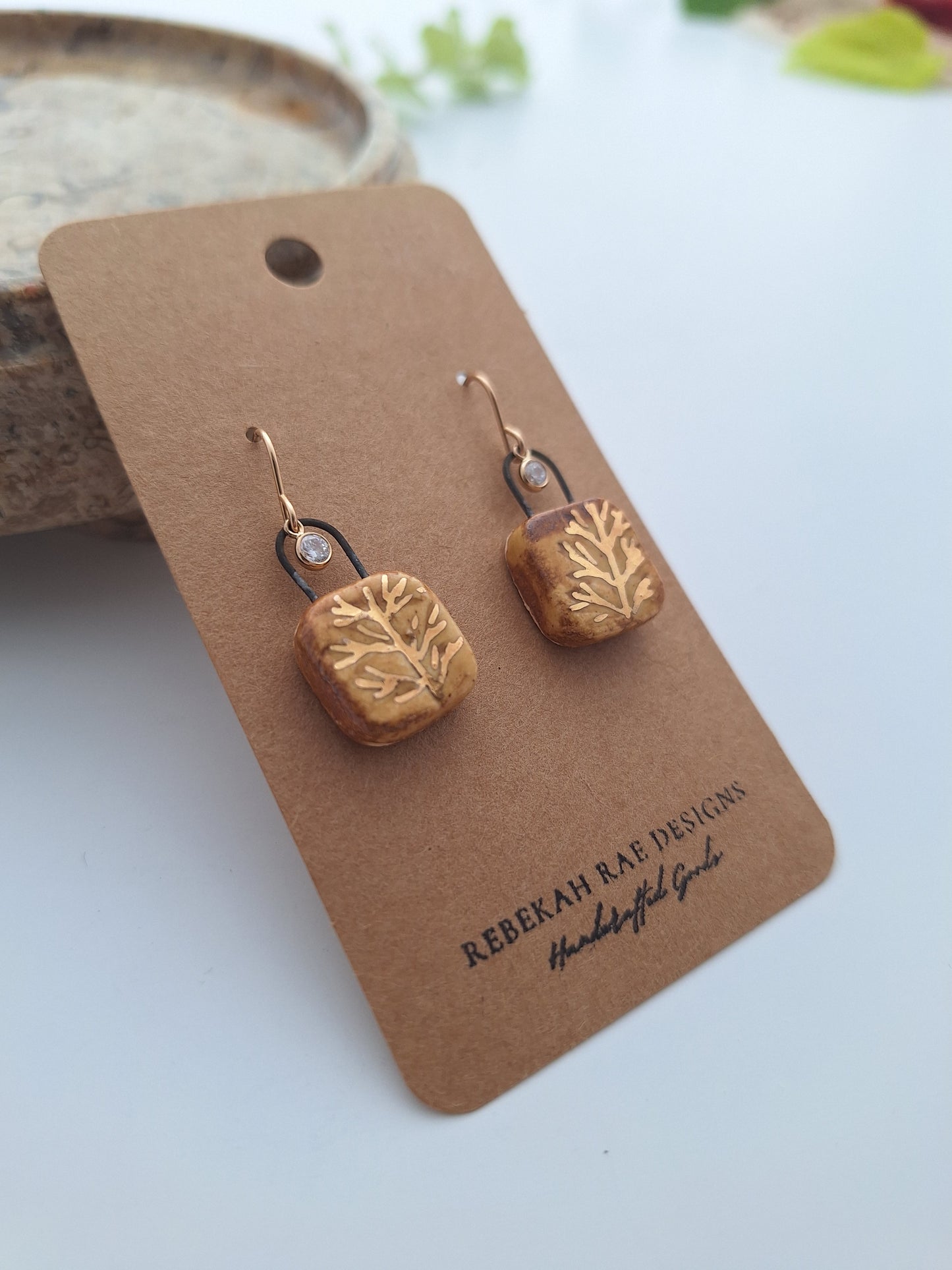 Wild Carrot Ceramic Earrings - gold