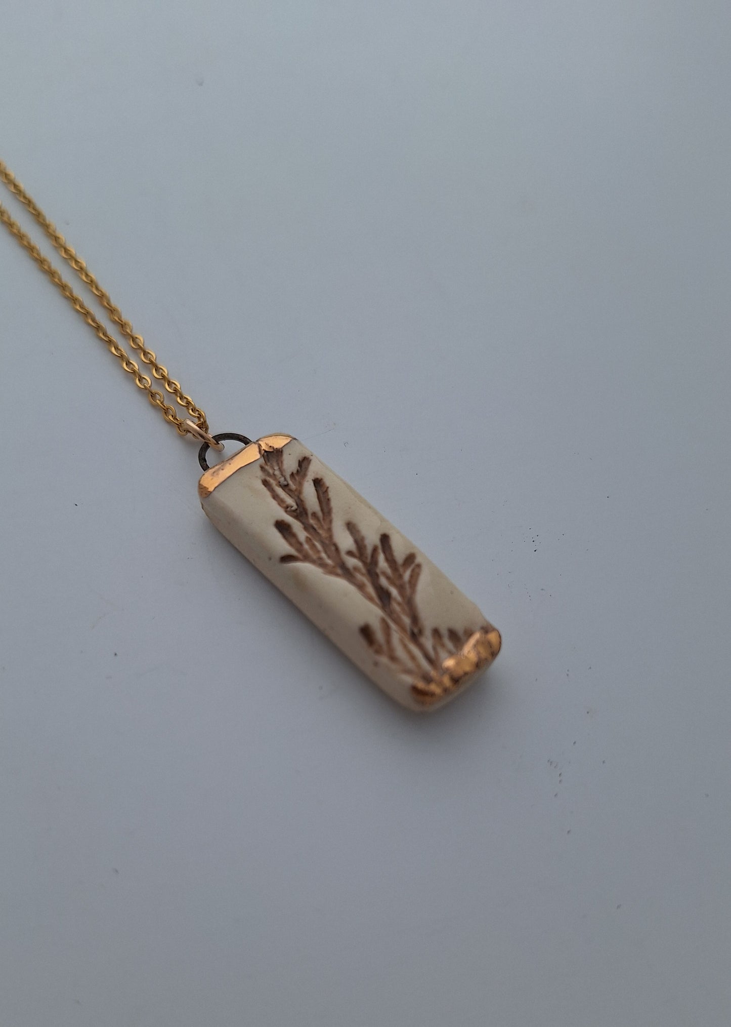 Long Juniper Necklace - Ceramic - Gold