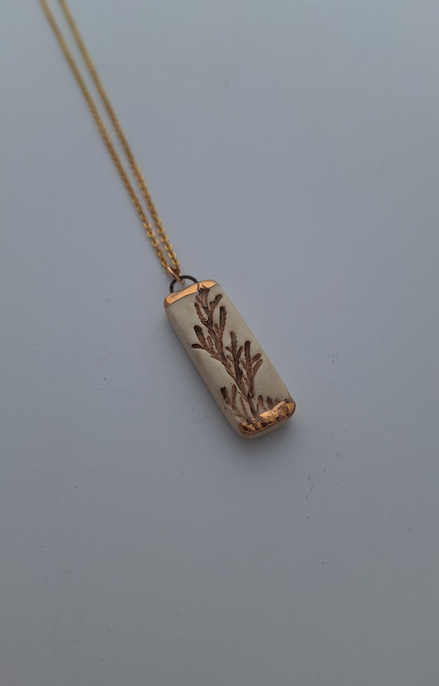 Long Juniper Necklace - Ceramic - Gold